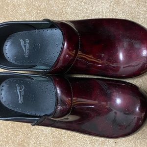 Dansko Dark Red Patent Leather
Professional Clogs Women's EU Size 41
